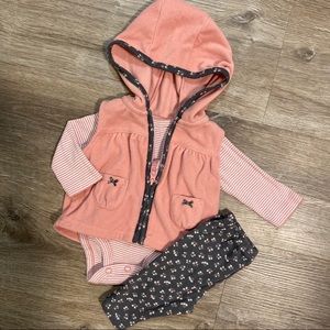 Carter’s 3 piece newborn outfit